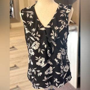 Ann Taylor 8P Navy Blue & White floral top